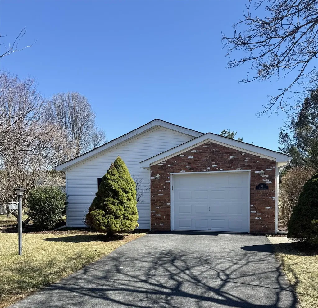 16 Vista Lane Poughkeepsie NY 12603