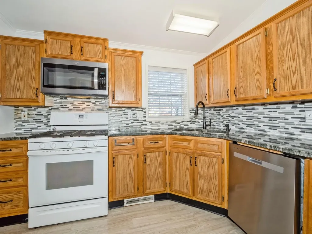 16 Vista Lane Poughkeepsie NY 12603
