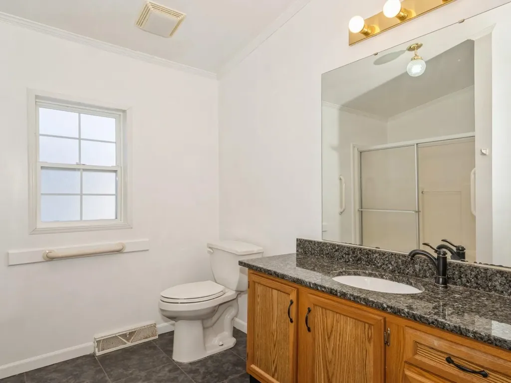 16 Vista Lane Poughkeepsie NY 12603