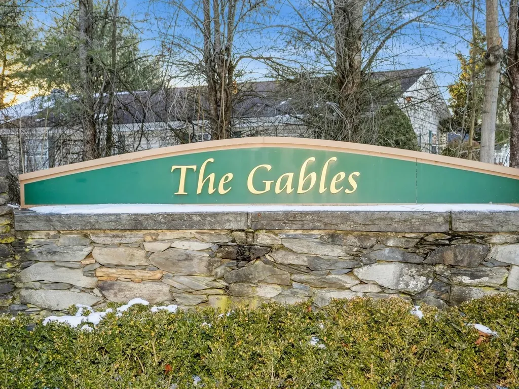 16 Vista Lane Poughkeepsie NY 12603