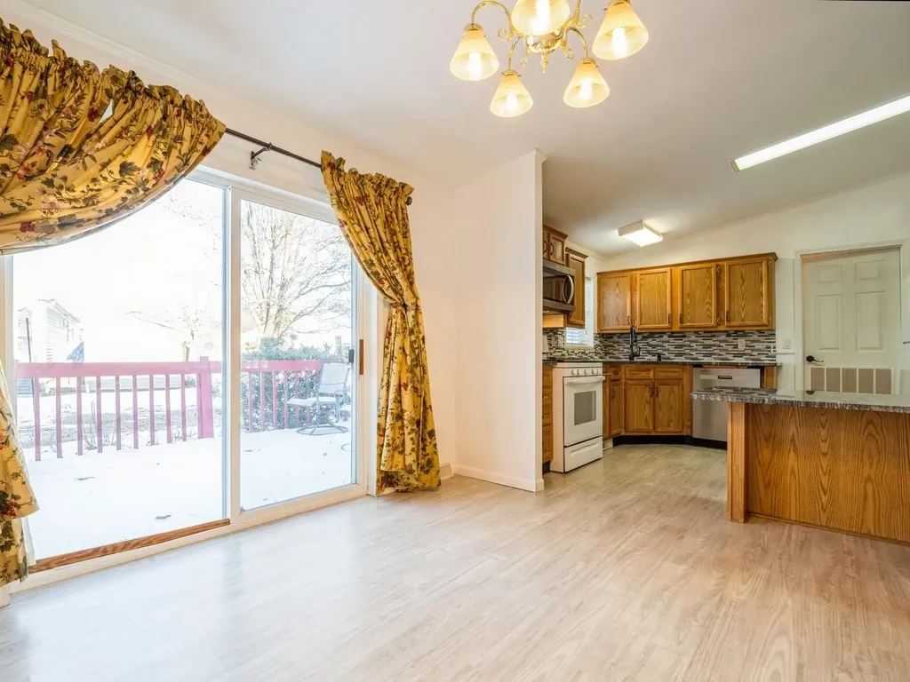 16 Vista Lane Poughkeepsie NY 12603
