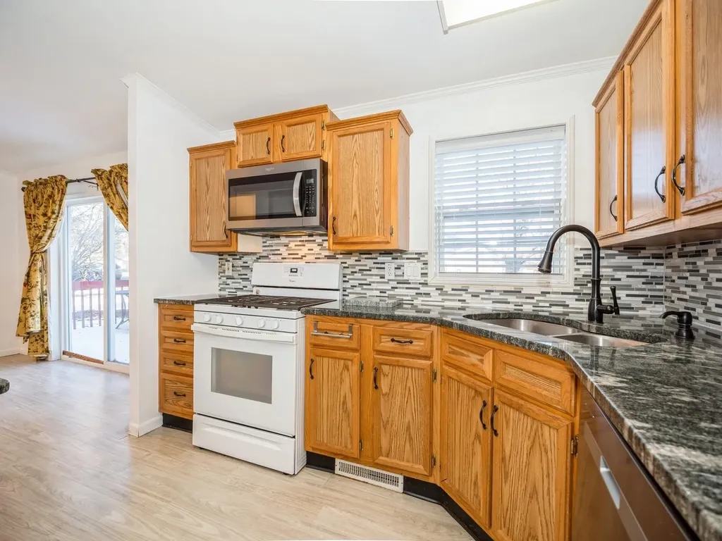 16 Vista Lane Poughkeepsie NY 12603