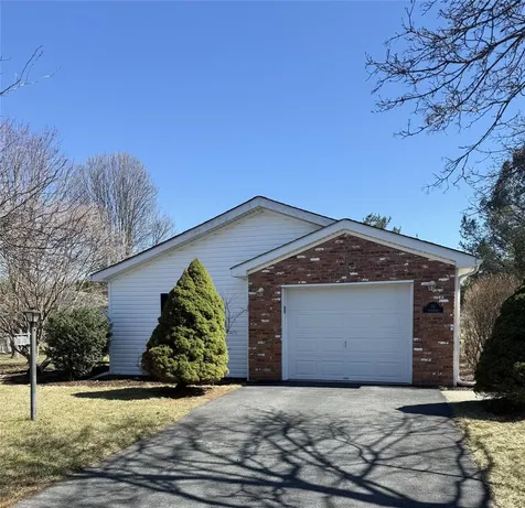 16 Vista Lane Poughkeepsie NY 12603