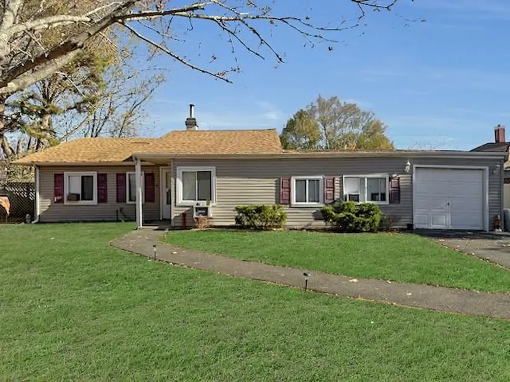 7 Balsam Drive Medford NY 11763