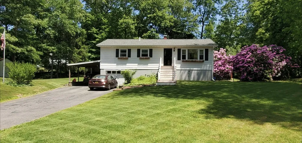 3 William Penn Court Hyde Park NY 12538
