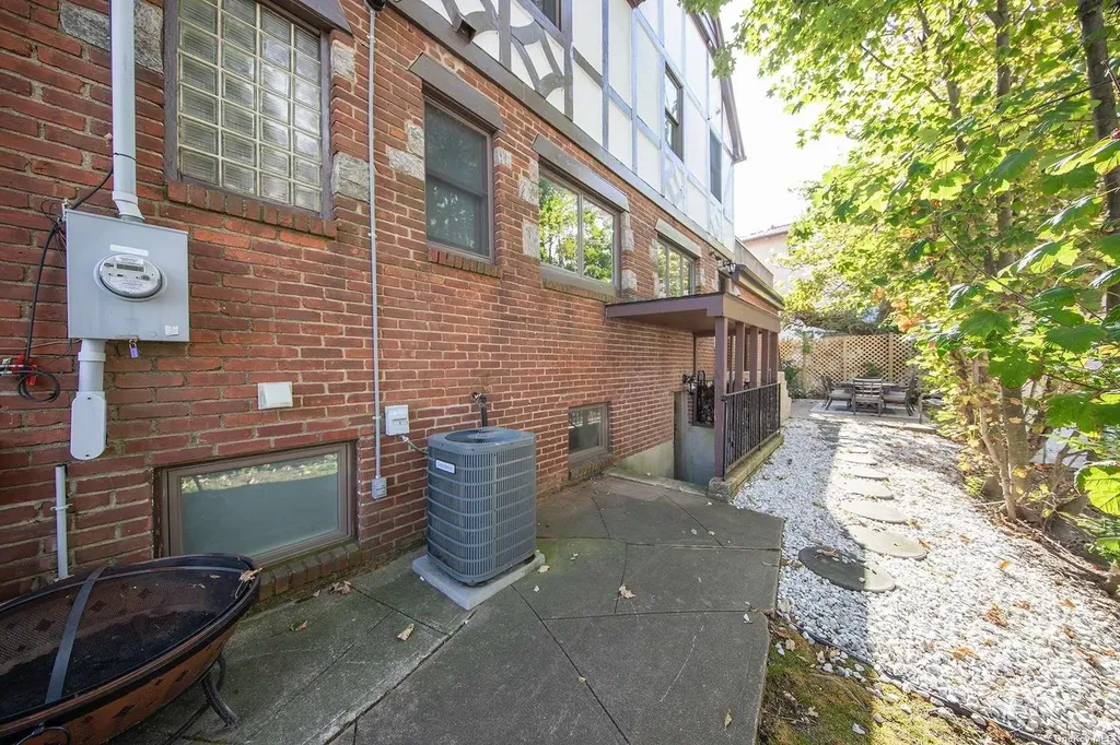 75 E Beech Street Long Beach NY 11561