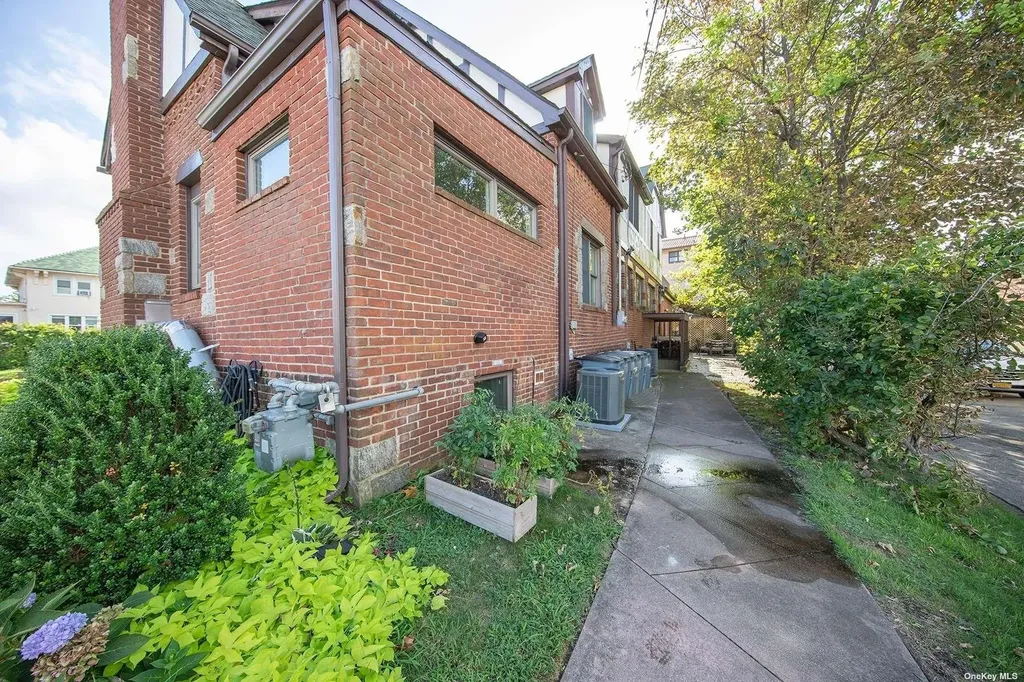 75 E Beech Street Long Beach NY 11561