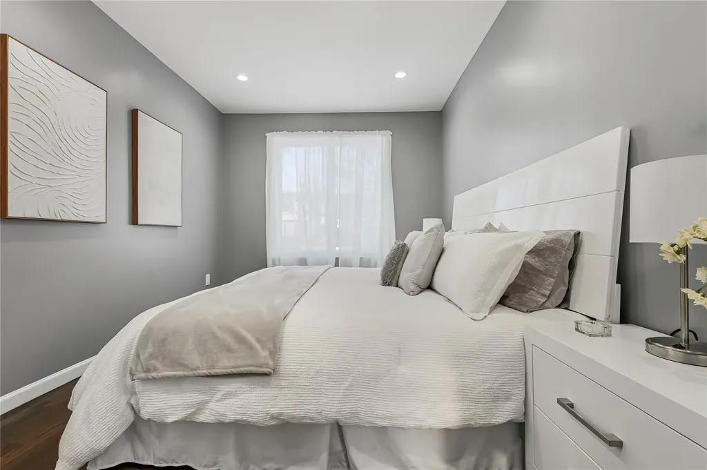 223 Pershing Parkway Mineola NY 11501