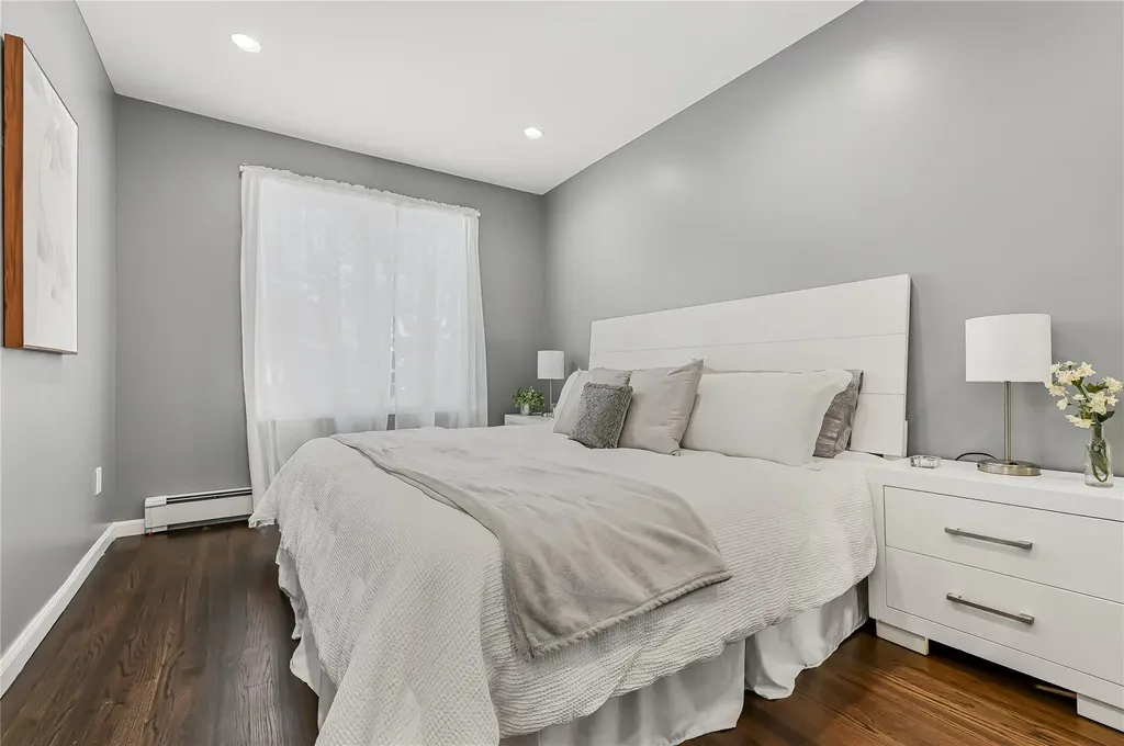 223 Pershing Parkway Mineola NY 11501