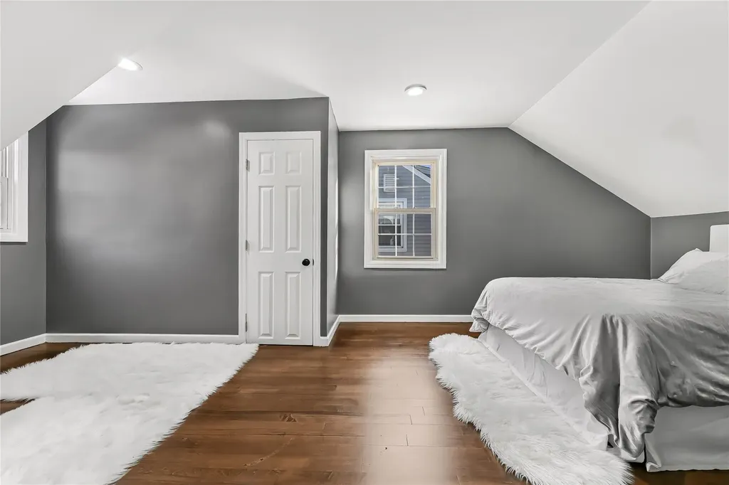 223 Pershing Parkway Mineola NY 11501