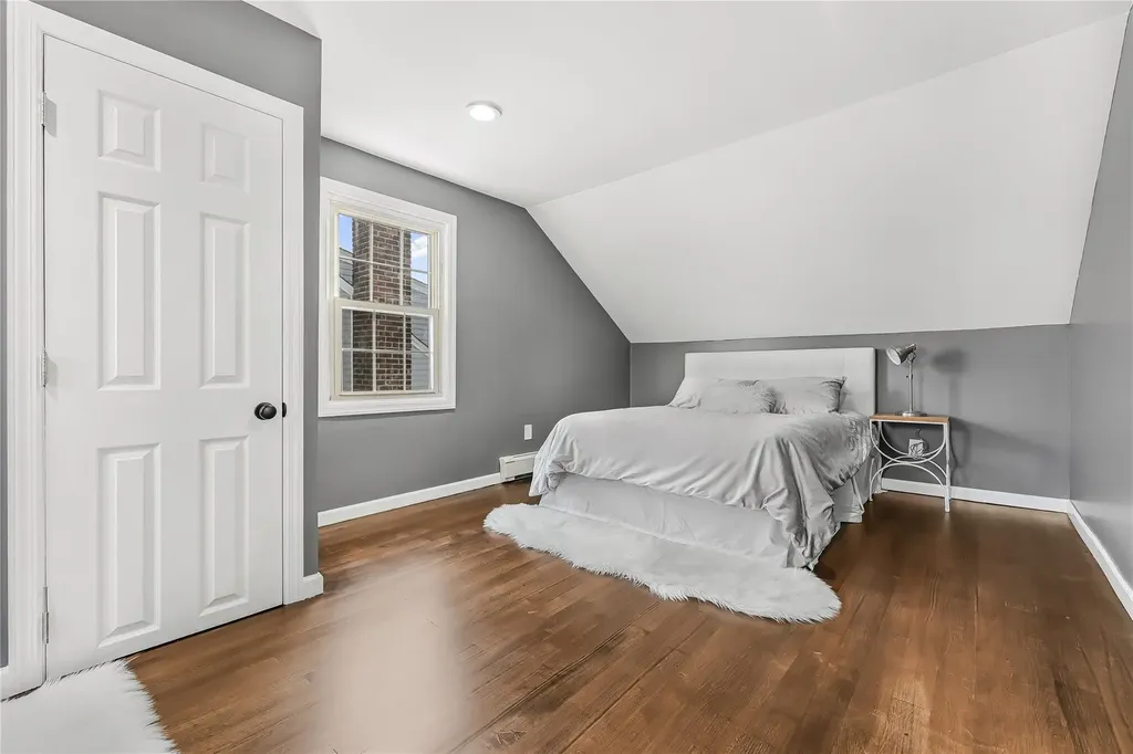 223 Pershing Parkway Mineola NY 11501
