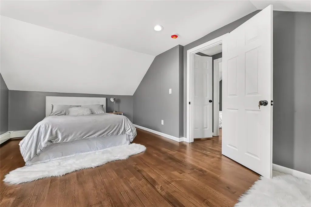 223 Pershing Parkway Mineola NY 11501