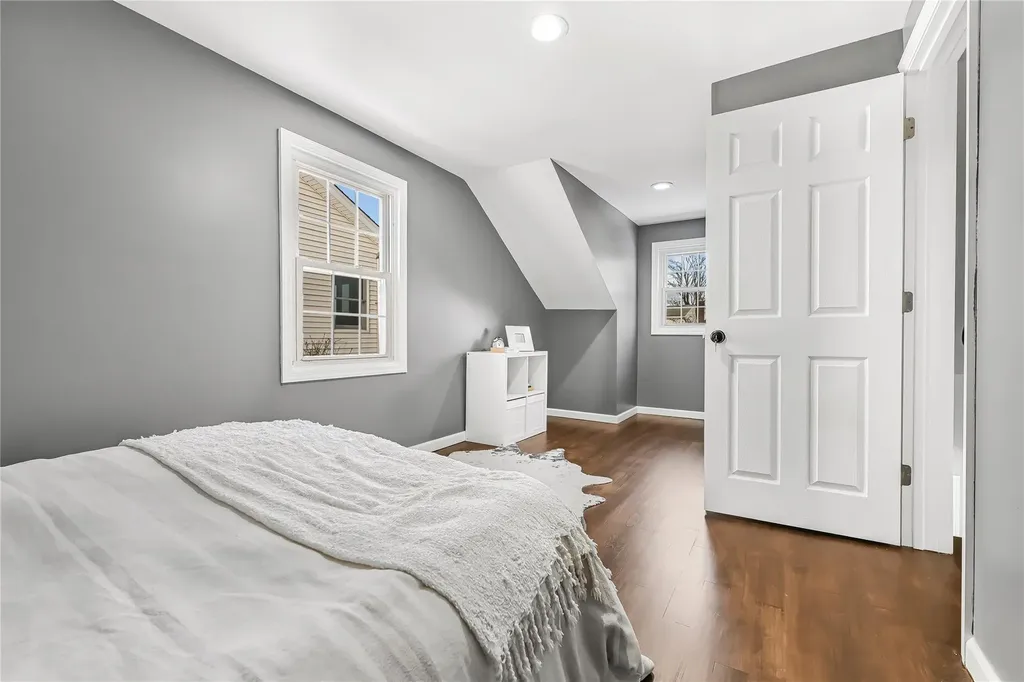 223 Pershing Parkway Mineola NY 11501