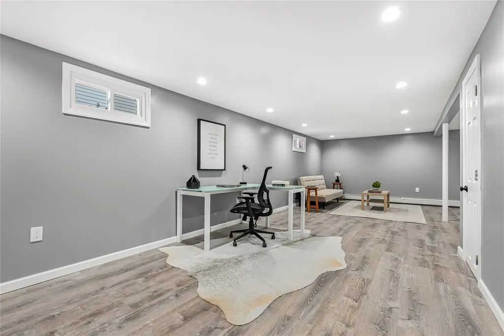 223 Pershing Parkway Mineola NY 11501