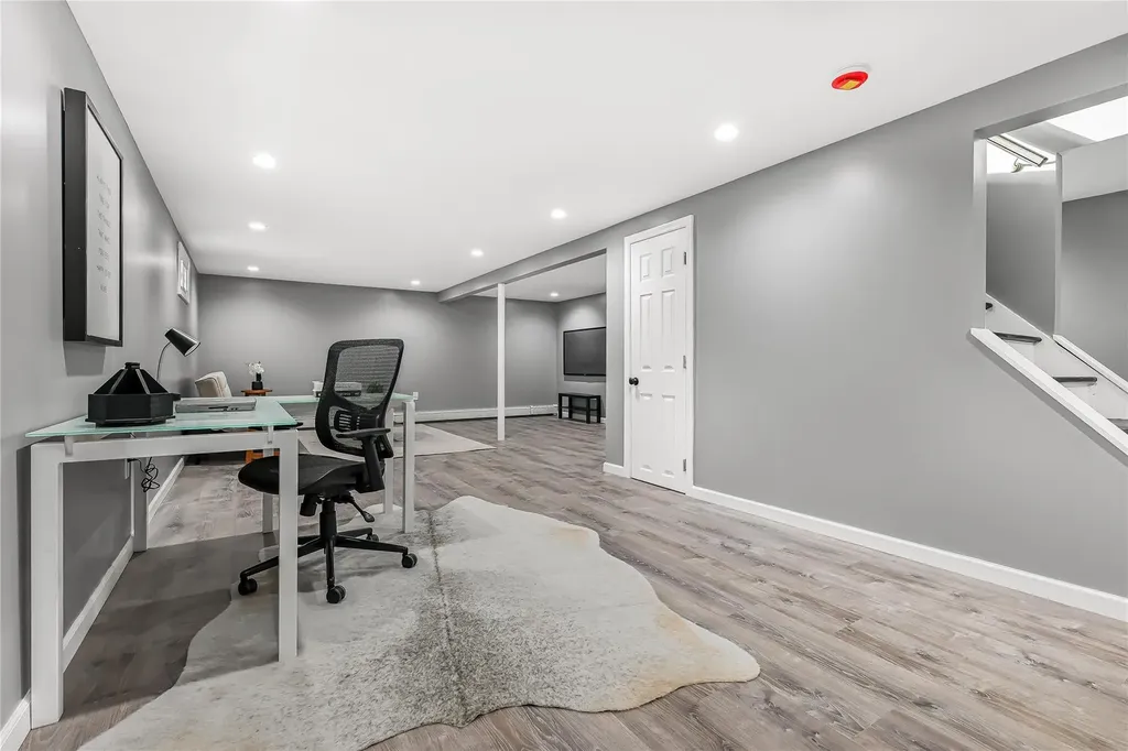 223 Pershing Parkway Mineola NY 11501