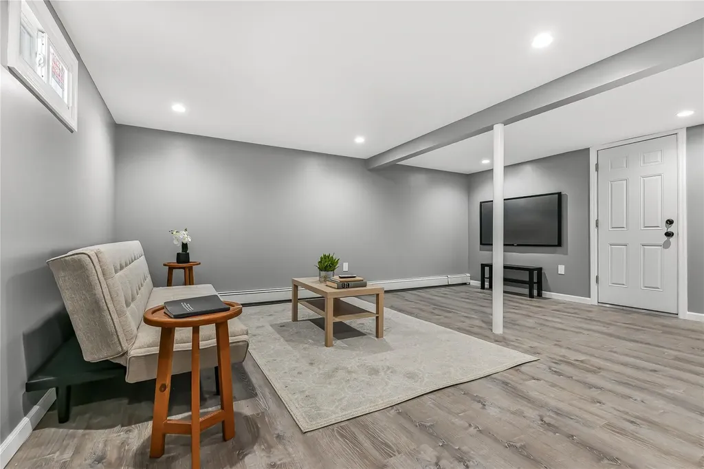 223 Pershing Parkway Mineola NY 11501