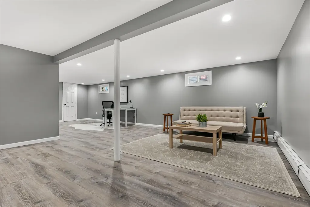 223 Pershing Parkway Mineola NY 11501