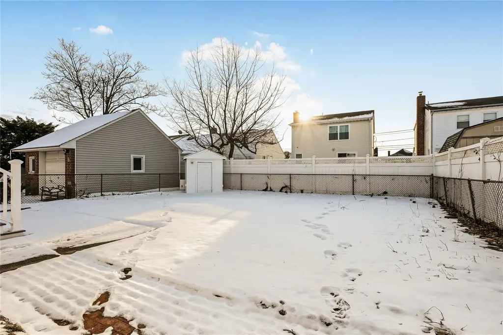 223 Pershing Parkway Mineola NY 11501