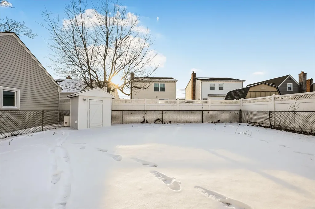 223 Pershing Parkway Mineola NY 11501
