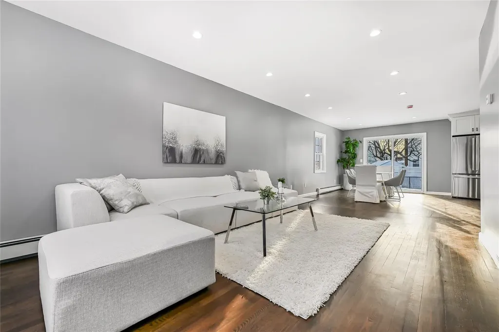 223 Pershing Parkway Mineola NY 11501