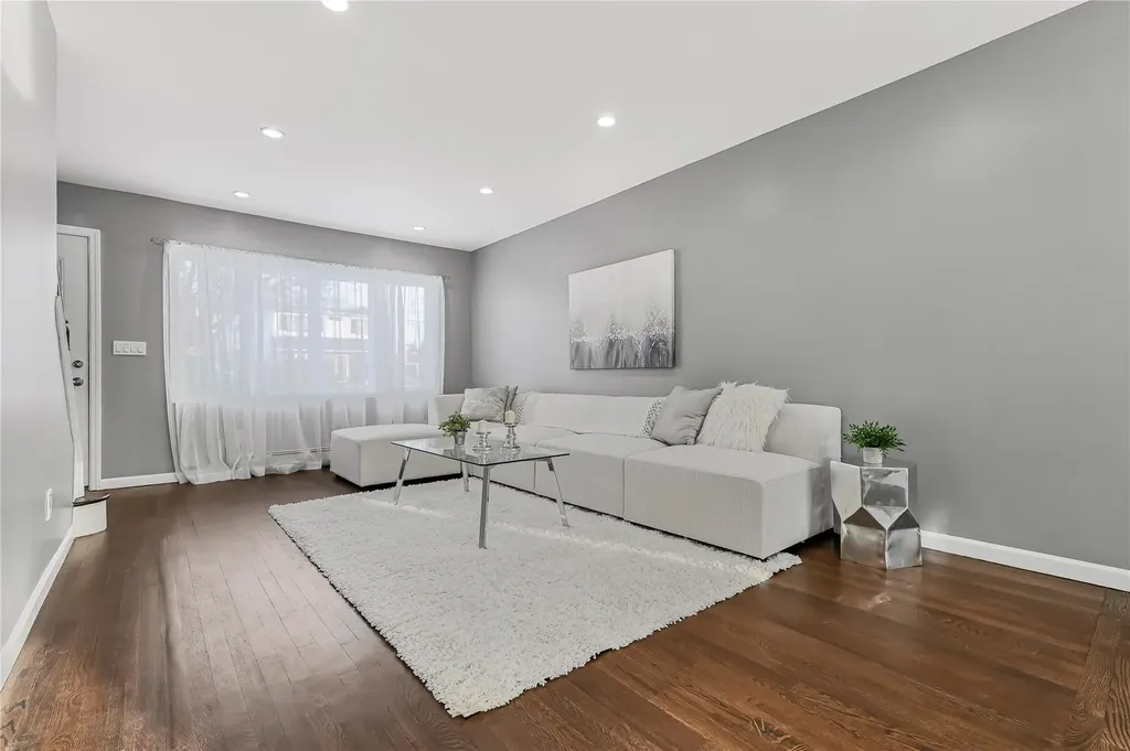 223 Pershing Parkway Mineola NY 11501