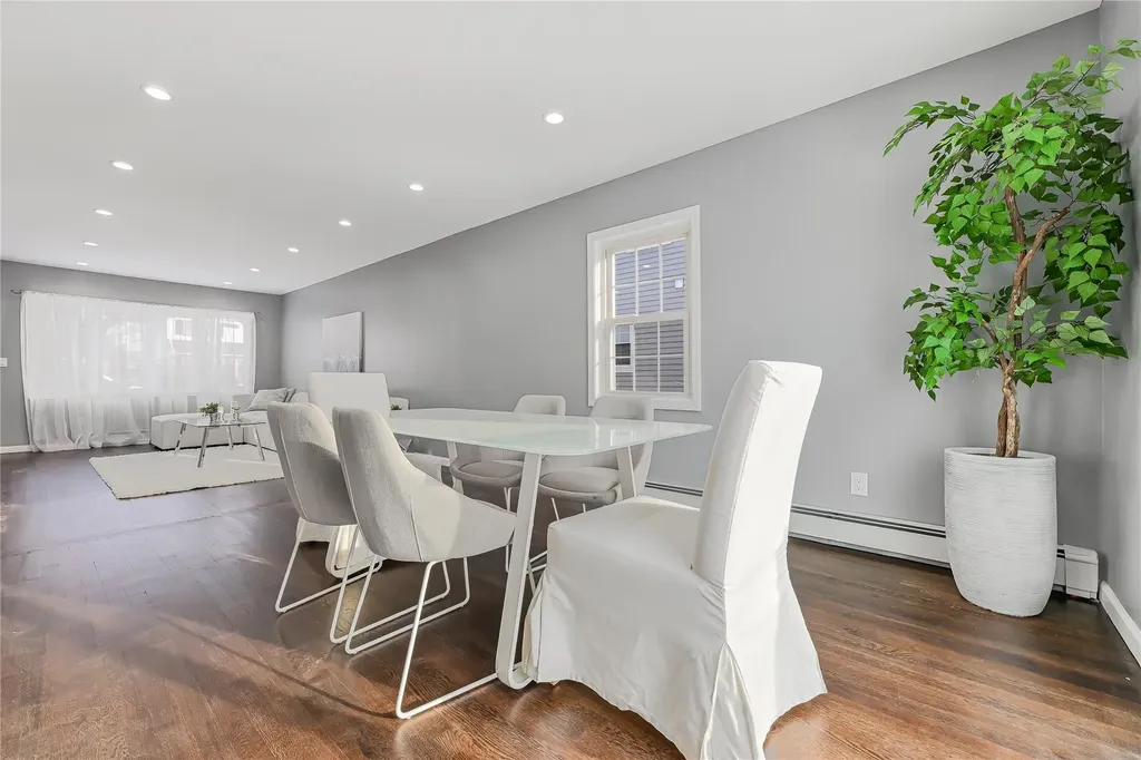 223 Pershing Parkway Mineola NY 11501