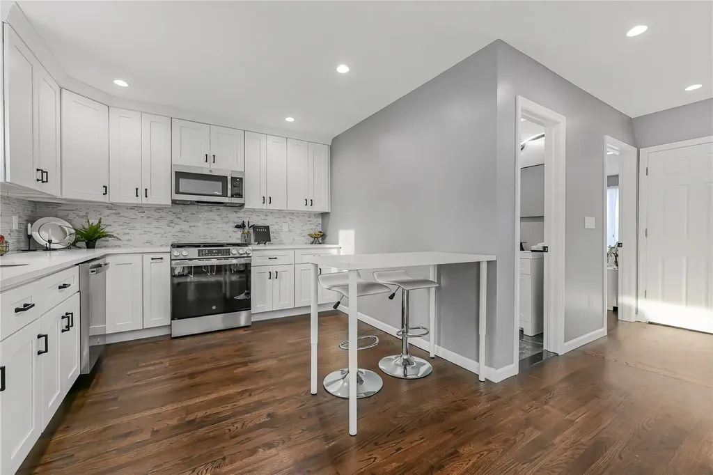 223 Pershing Parkway Mineola NY 11501