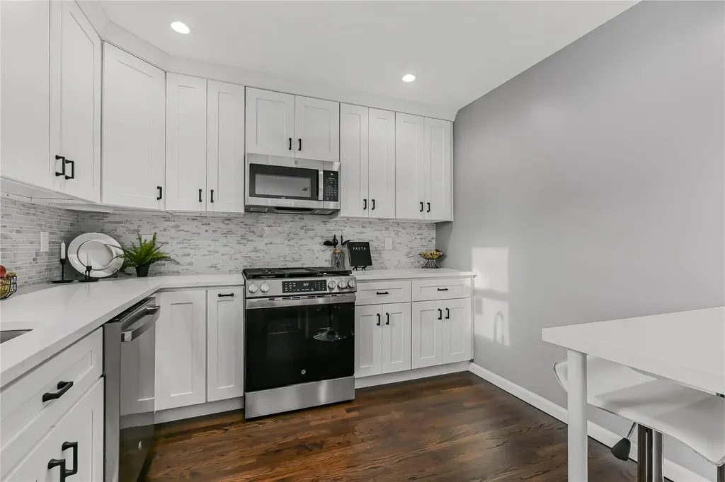 223 Pershing Parkway Mineola NY 11501