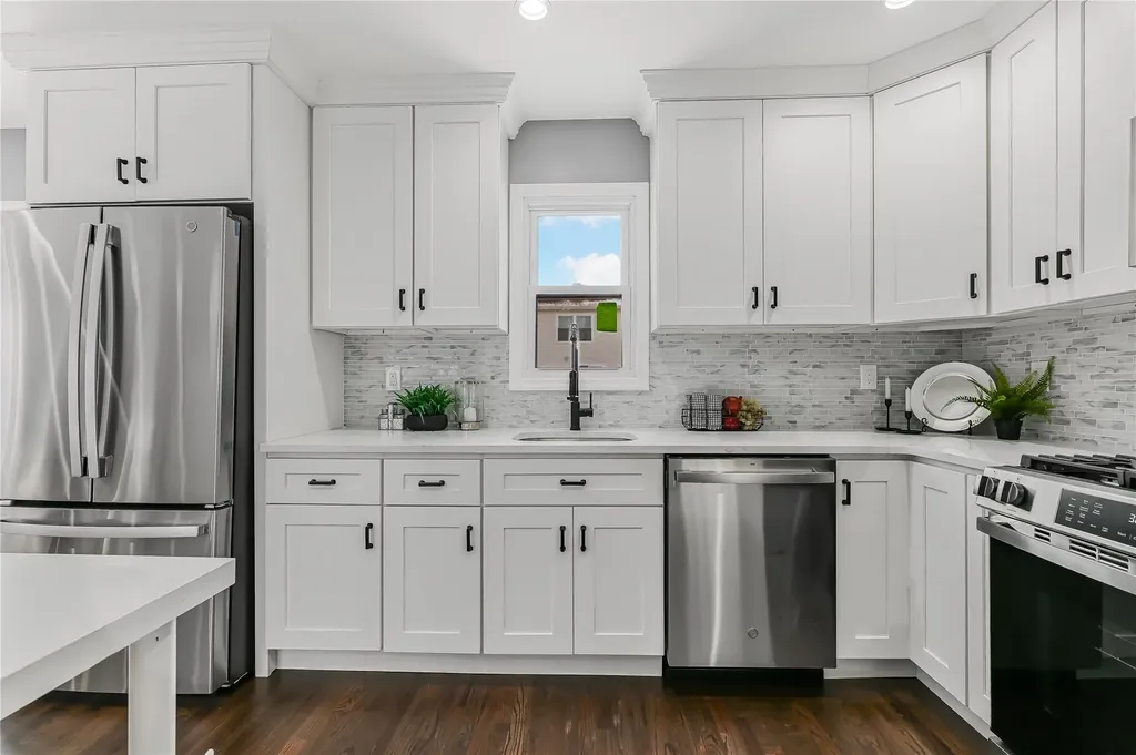 223 Pershing Parkway Mineola NY 11501