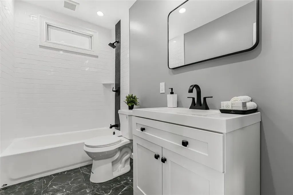 223 Pershing Parkway Mineola NY 11501