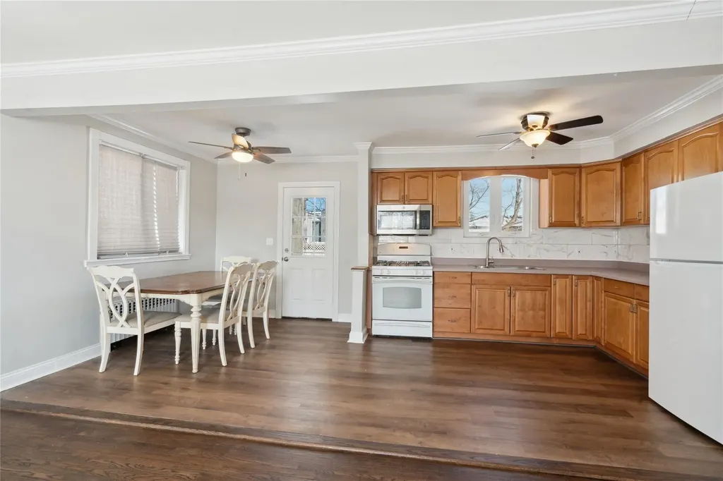 108 9th Avenue West Babylon NY 11704