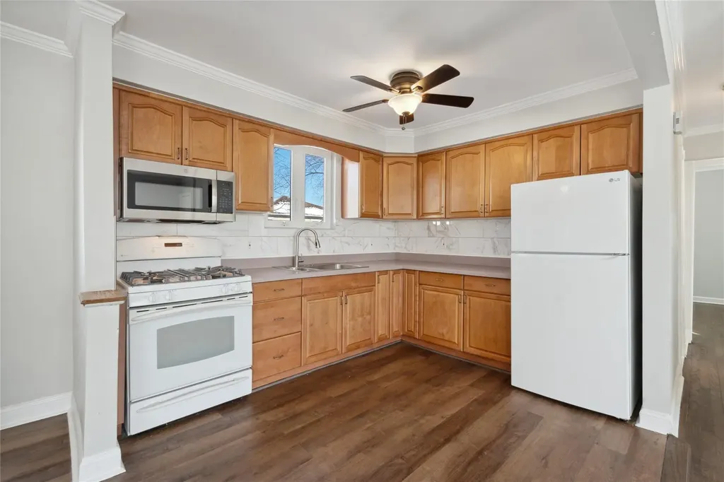 108 9th Avenue West Babylon NY 11704