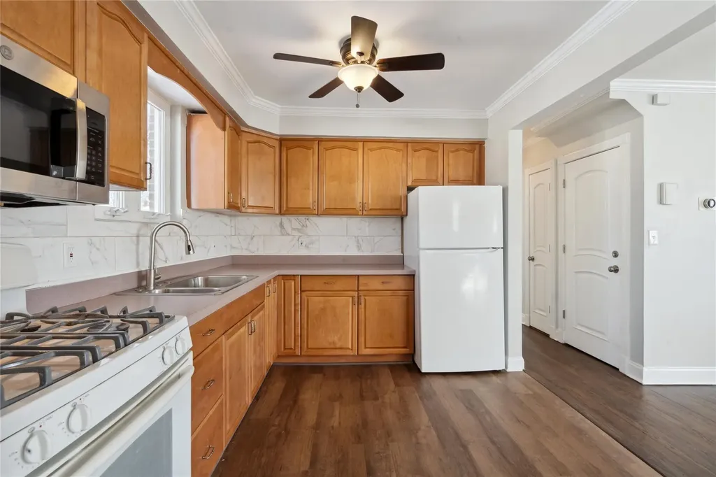 108 9th Avenue West Babylon NY 11704