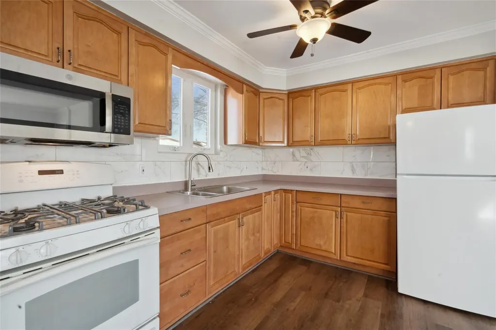 108 9th Avenue West Babylon NY 11704