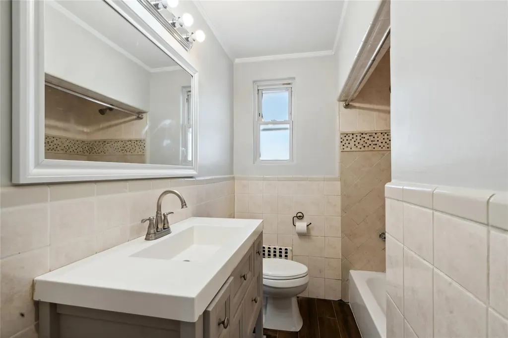 108 9th Avenue West Babylon NY 11704