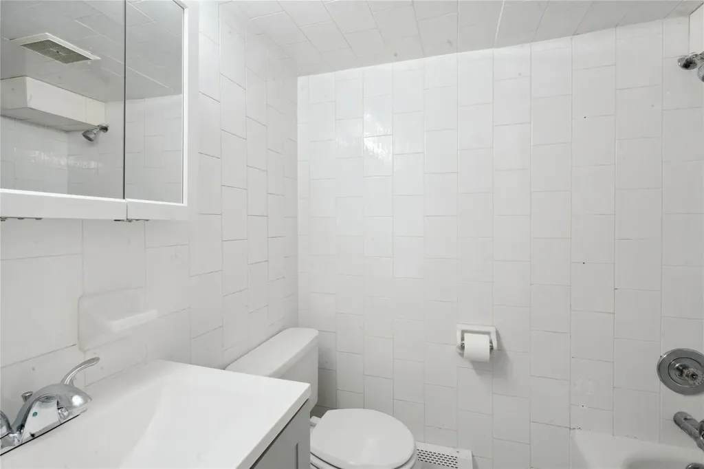108 9th Avenue West Babylon NY 11704