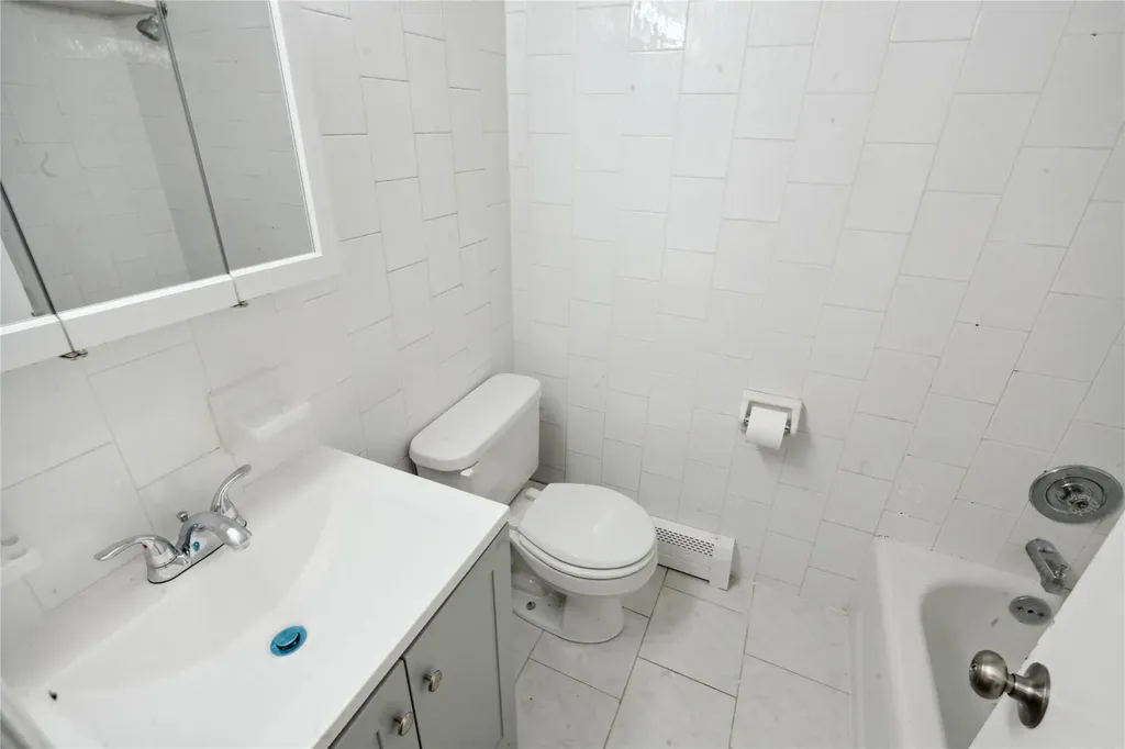 108 9th Avenue West Babylon NY 11704