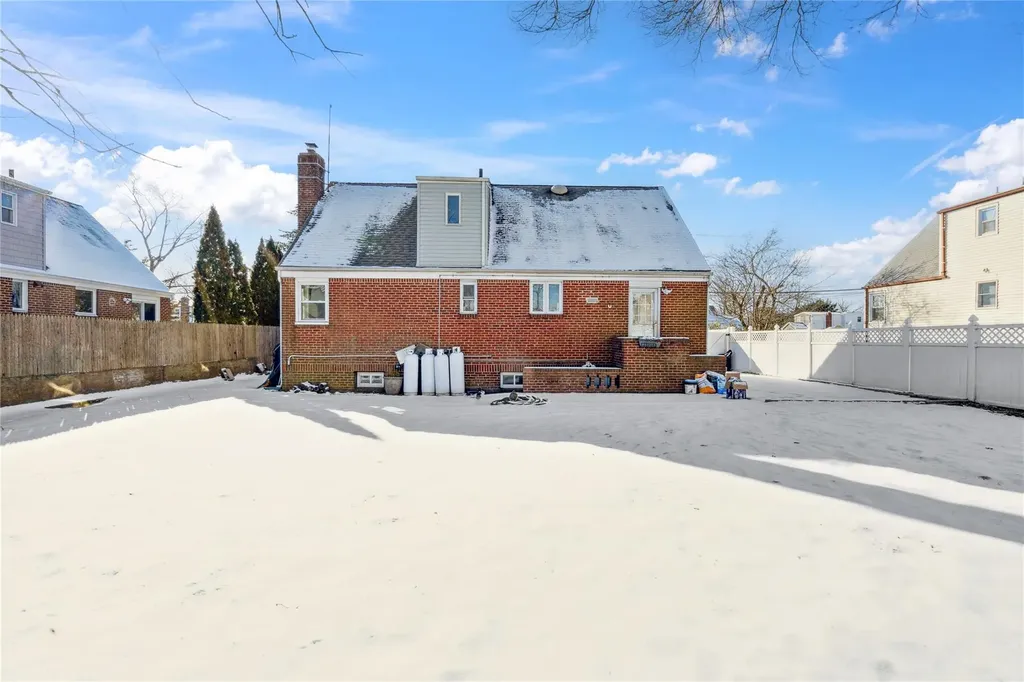 108 9th Avenue West Babylon NY 11704