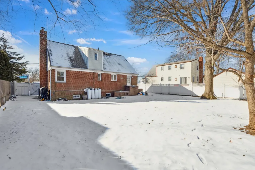 108 9th Avenue West Babylon NY 11704