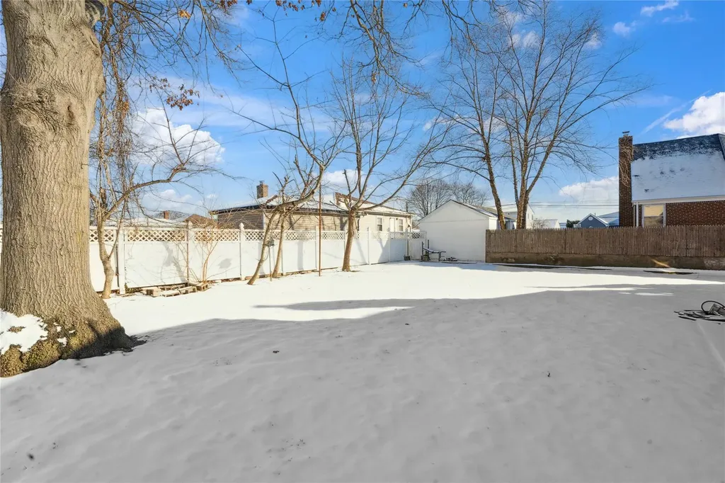 108 9th Avenue West Babylon NY 11704