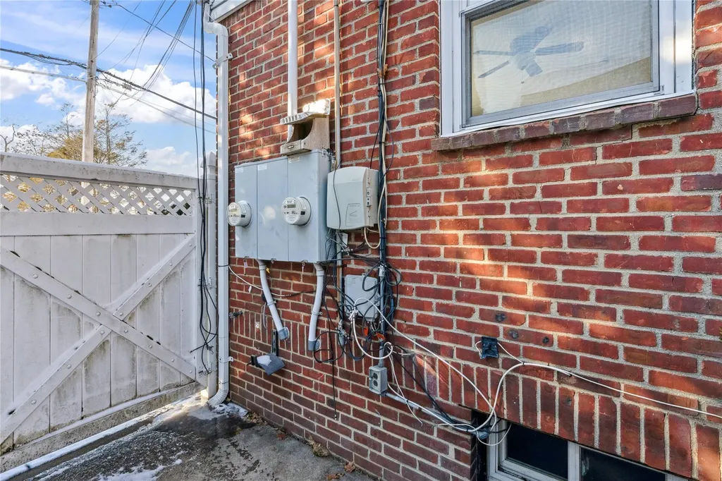 108 9th Avenue West Babylon NY 11704