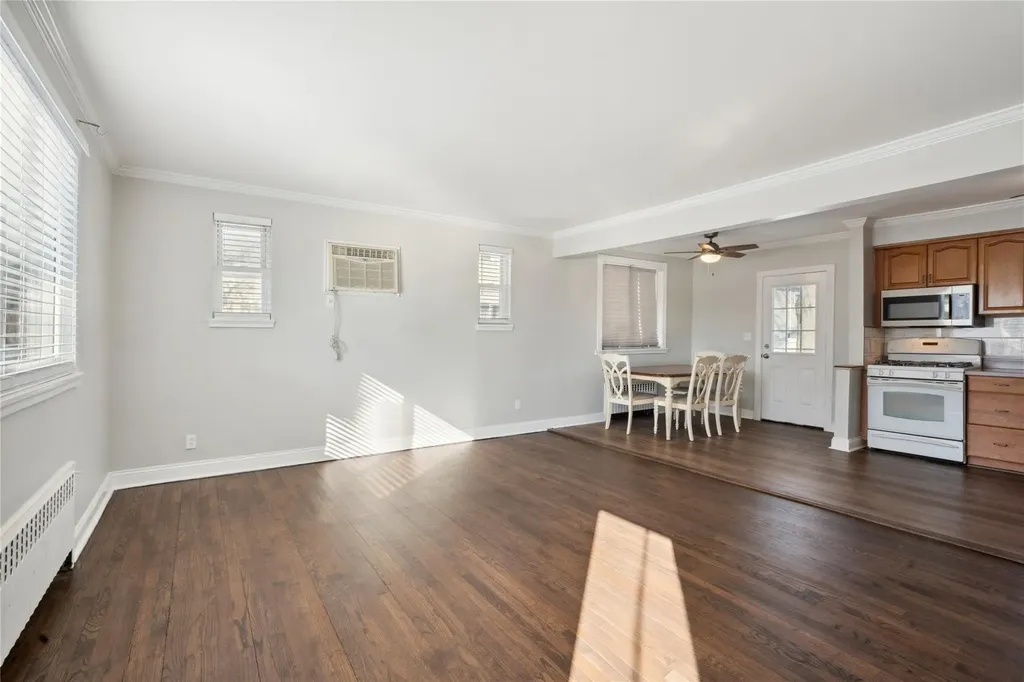 108 9th Avenue West Babylon NY 11704