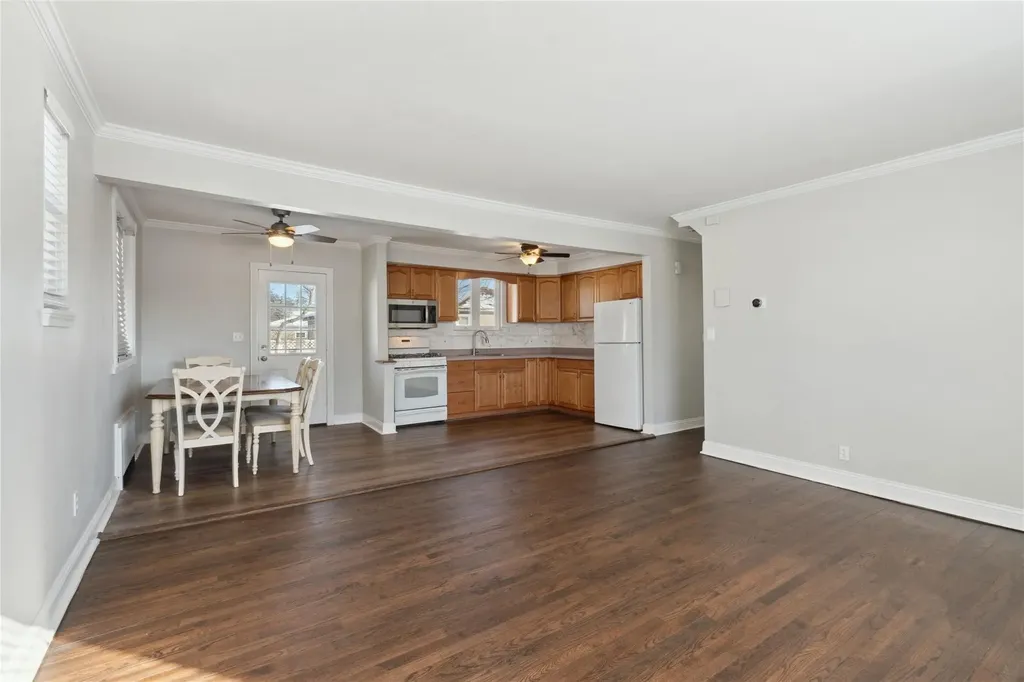 108 9th Avenue West Babylon NY 11704