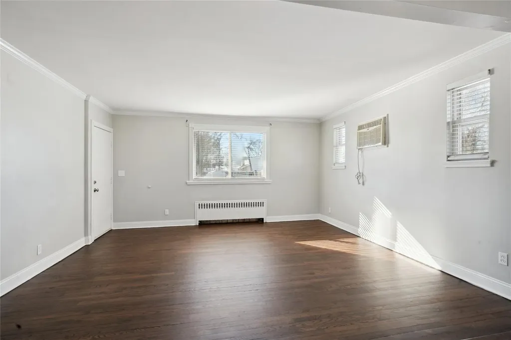 108 9th Avenue West Babylon NY 11704