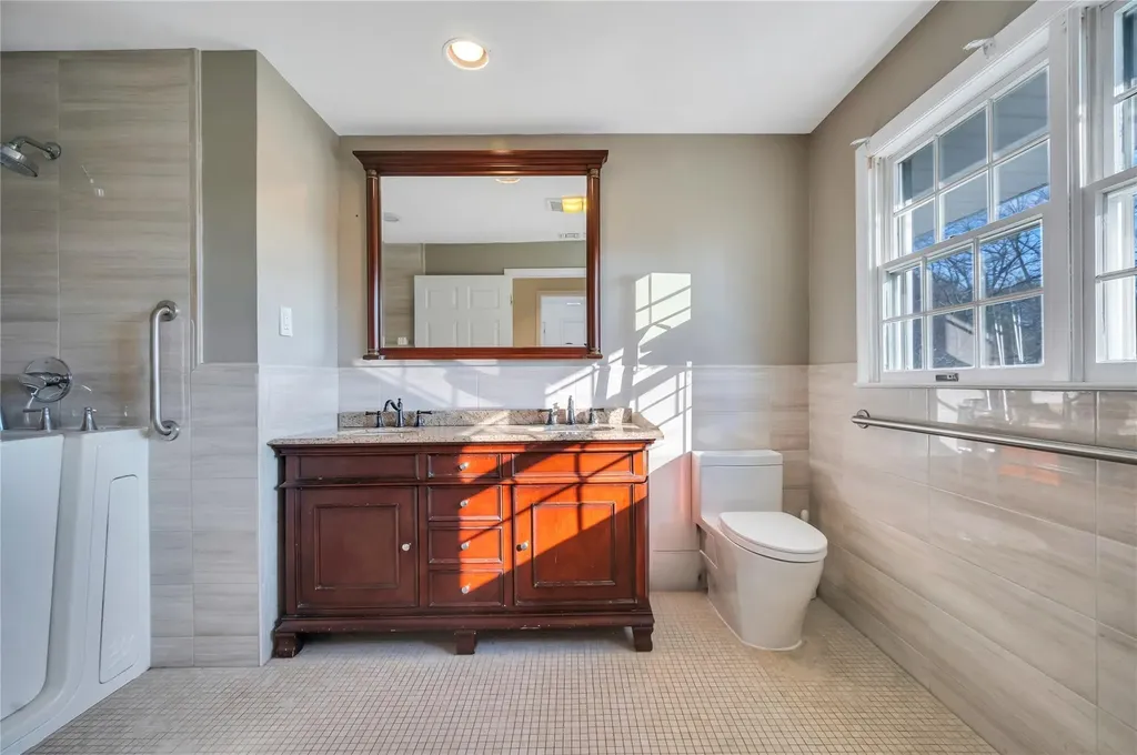 76 Hemlock Road Manhasset NY 11030