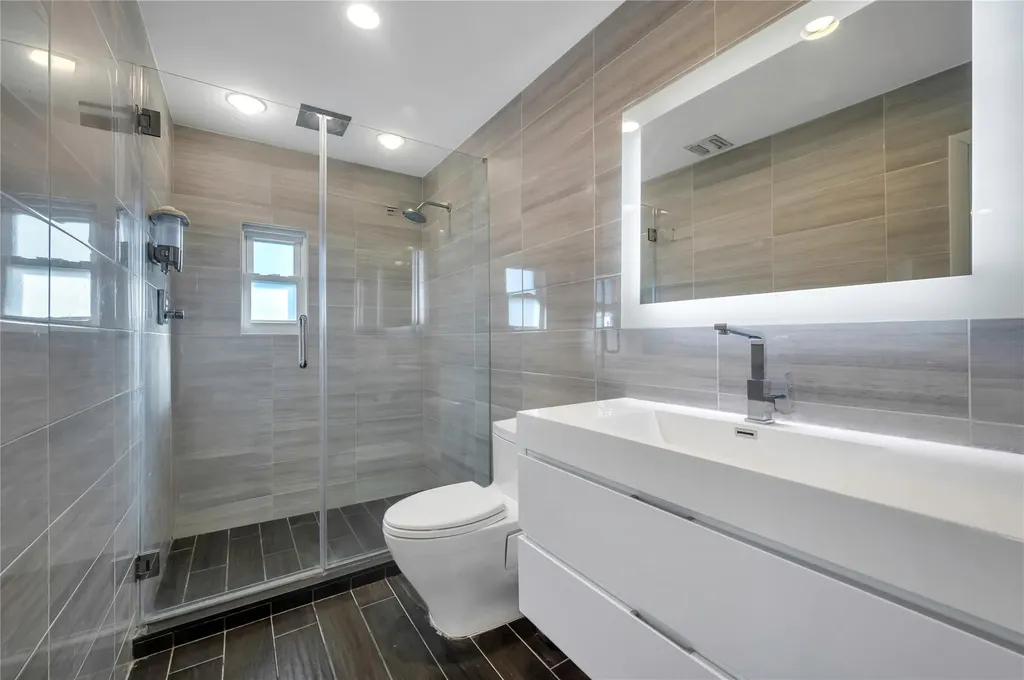 76 Hemlock Road Manhasset NY 11030