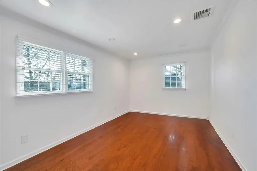 76 Hemlock Road Manhasset NY 11030