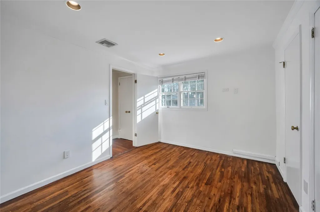 76 Hemlock Road Manhasset NY 11030