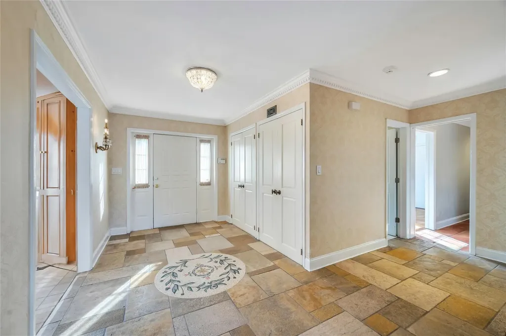 76 Hemlock Road Manhasset NY 11030