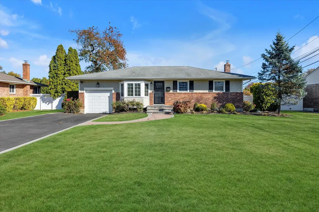 29 Gehrig Street Commack NY 11725